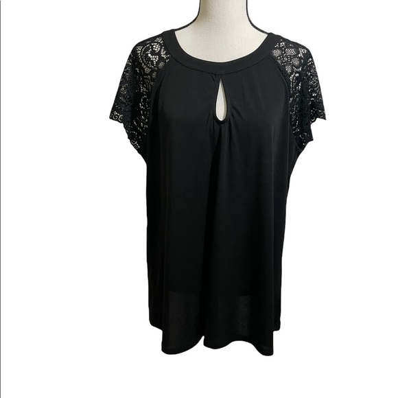Torrid round neckline with keyhole front lace shoulder size 0 plus size - Picture 2 of 12